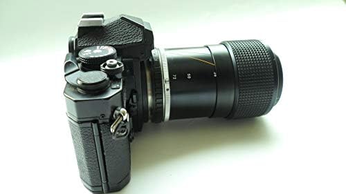 Crna Nikon FM SLR filmska kamera; samo tijelo, bez sočiva.