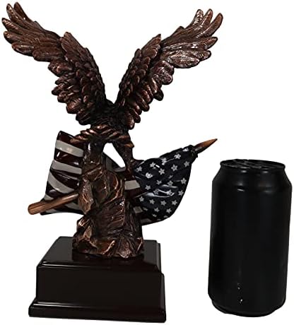 Pokloni i dekor Ebros Krila slave lAd orao Cluphing na američkoj zastavi statuu brončani elektroplatirani